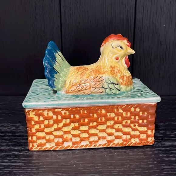 Vintage Ceramic Hen 1960's empty trinket box. Pretty hen on a basket. - Picture 4 of 8